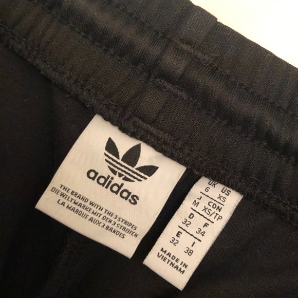 Adidas classic track pants with zipper ankle - Picture 2 of 4